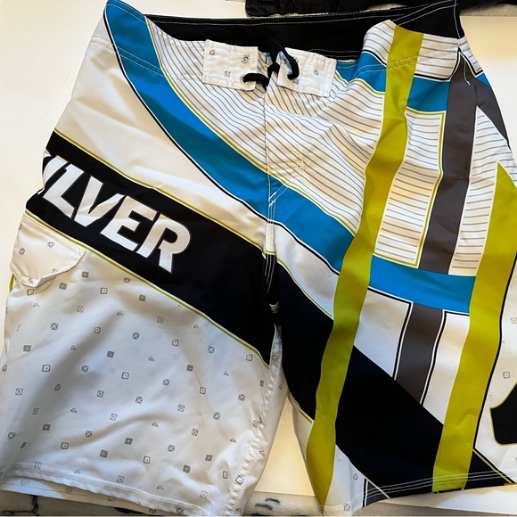 Quiksilver Swim Trunks (Size 34) (2x Bundle) - Picture 7 of 7